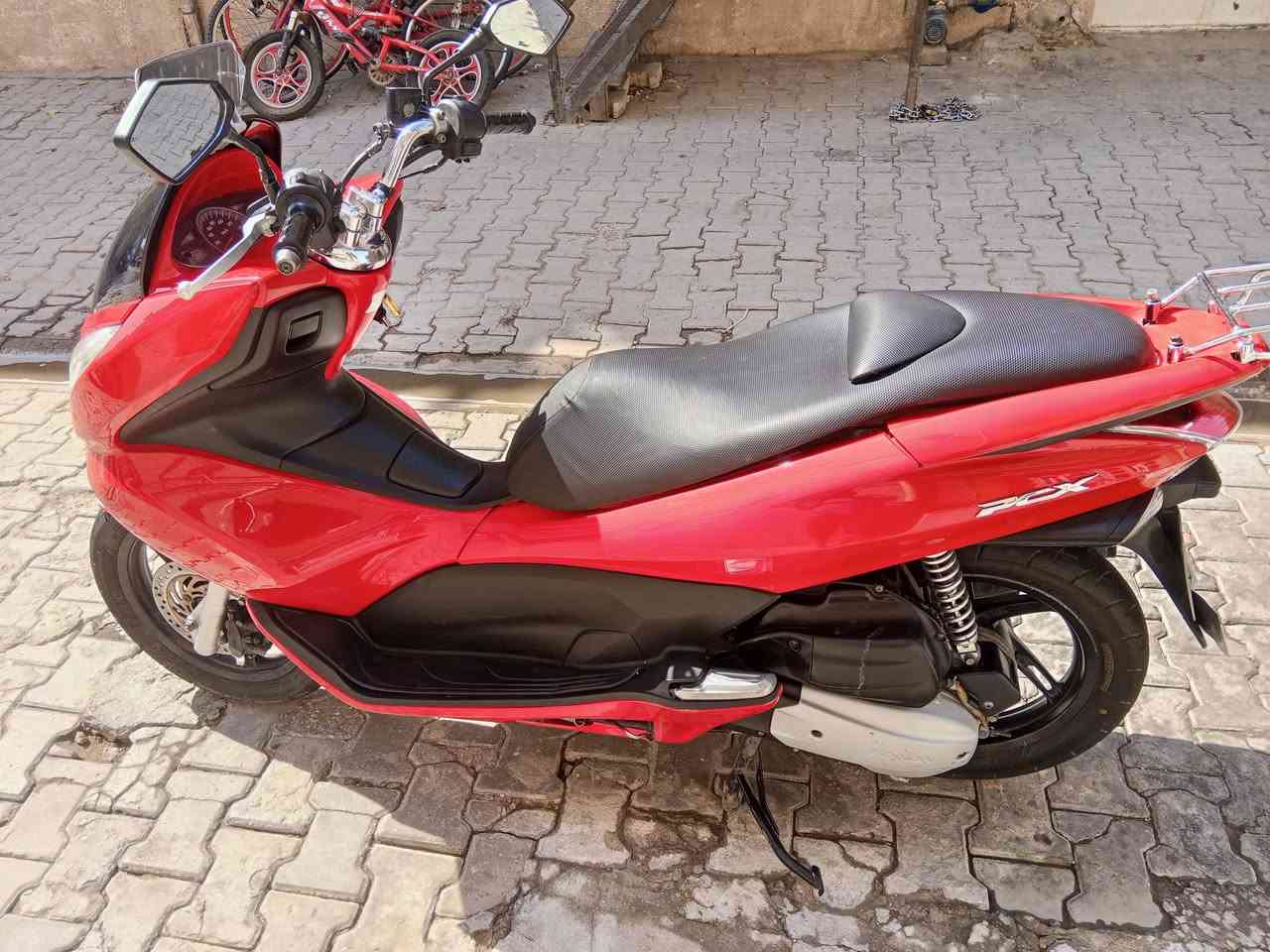 سلام عليكم pcx جيل أول رقم بغداد بأسمي
مكاني بغداد قرب المنصور
السعر 20 ورقة 
الشراي يتصل ***********
