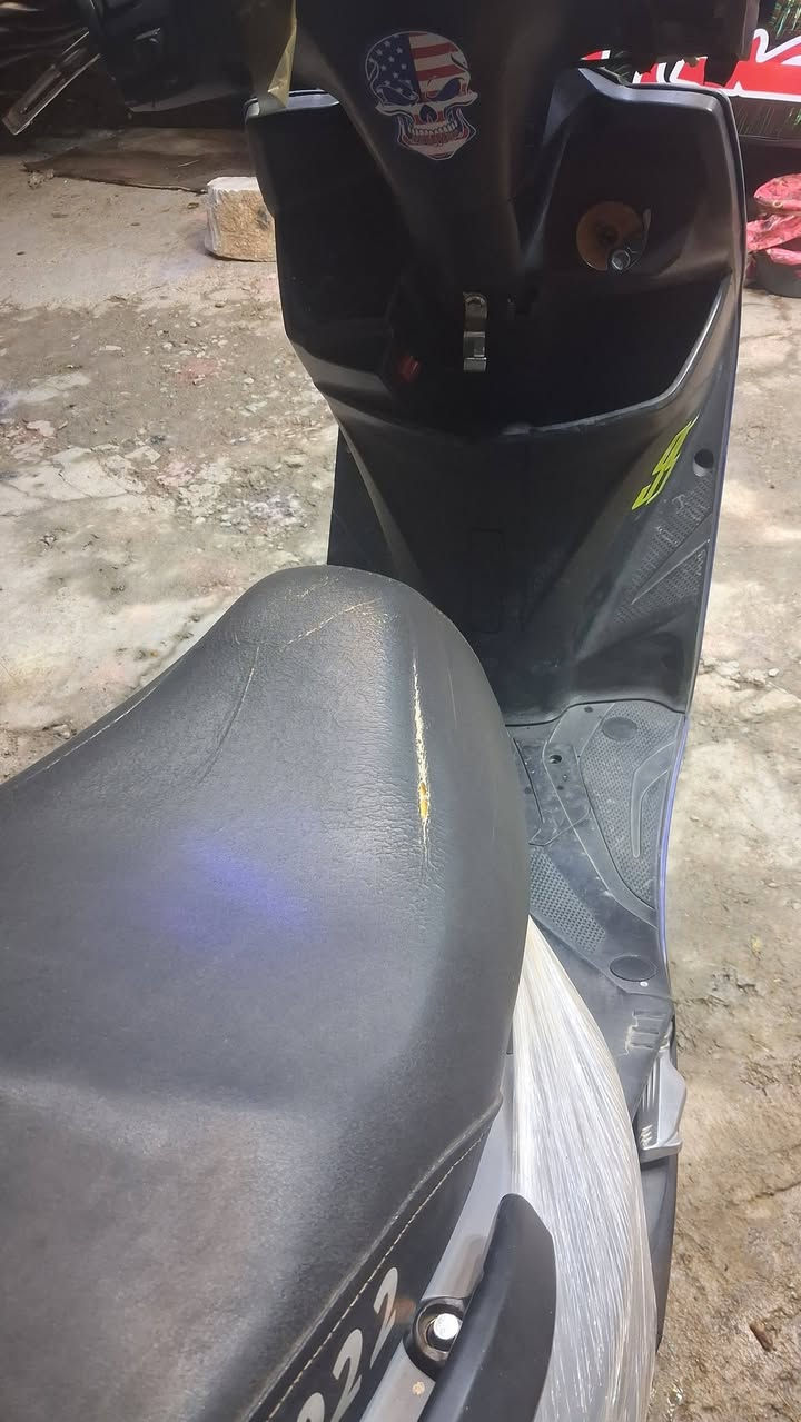 السلام عليكم 
حجم  المحرك 155cc
Yamaha Aerox 155 – موديل 2022 🛵

دراجه كلش نضيفه بدون اي نقص 
مكينه ناعمه مافيها اي مشكله مكينه كلش نضيفه 
باتري جديد 
قايش جديد 
كفرات  مافيها اي كسر نضيفه كلش 
تايرات جداد 
ابريك خلفي امامي جداد
كهربائيات على وضع الشركه 
الشراي يتصل ويدلل 
***********
