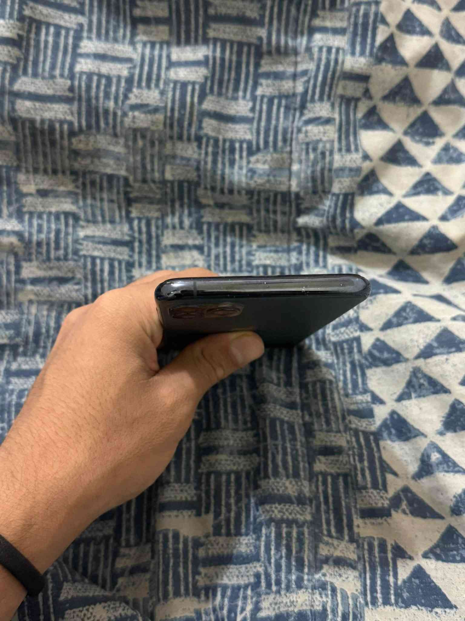 السلام عليكم
اخوان آيفون 11 برو ماكس 
امبدل شاشه وبطارية 
أصليات
ذاكرة 256g
بطارية 100 ما تصرف شحن 
 بس الشاشه شديتهة اب 60 الف ولله
الفيس ايدي واكف 
غير هذني الجهاز كلشي ما بي 
جهاز حلو ومرتب 
مال بيت ونضافة با الصور  
السعر 240 الف 
مكاني بغداد الزعفرانية شارع المعهد 
***********
