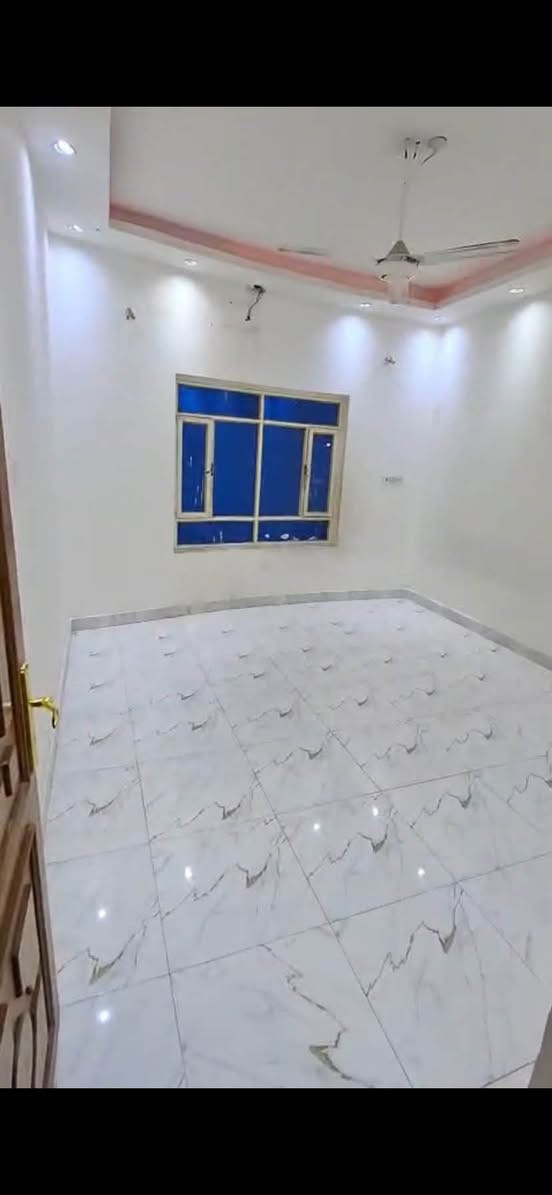 بيت للايجار في دور الظباط ديلوكس طابقين يصلح سكني وتجاري
بيت للإيجار في دور الظباط
فرصة مميزة للإيجار في موقع حيوي جداً، مناسب للسكن أو للاستخدام التجاري، مع توفر قطعة أرض فارغة مجاورة للبيت مخصصة لوقوف السيارات.
تفاصيل العقار: اربع غرف نوم
• يتكون من طابقين
• الطابق الأرضي: مطبخ، غرفة استقبال، وغرفة نوم
• الطابق الأول: 3 غرف نوم وصحيات
إيجار السكن: مليون وربع
الإيجار التجاري: مليون ونصف
للاستفسار والتواصل: ***********
عقارات المصطفى الخضراء قرب اسواق عبدلله
