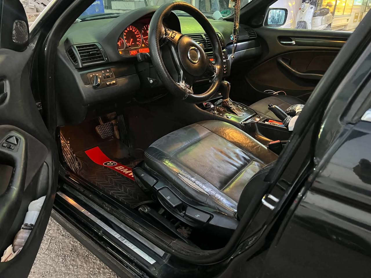 Bmw E46
2004
سه ياره كه مه نه فيسته 
گيرو مه كينه و ته بريد به شه رت
سه ياره كي باكو جوانو بي كيشه يه
سلايته توماتيك مه كينه 525i
گورينه وه ده كه م له سه ر دل كرتن
رقم *********** أربيل, العراق
