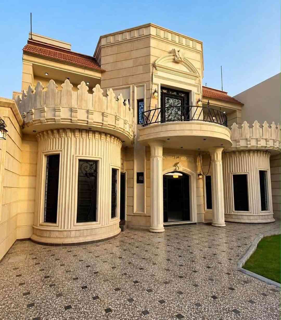 العامرية شارع السفارات • ٦٠٠م² • ٦ غرف