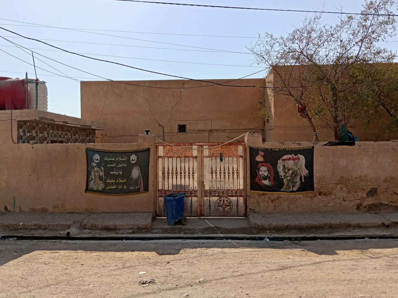 بيت البيع مساحة البيت  350 متر..  البيت ركن عل فرع
يحتوي البيت
 عل.. ستقبال 7متر.. وصاله 11متر.. ومطبخ.. ومنور البيت دوراني 
مكان _ البيت ناصريه. قلعه سكر.  حي الزهراء 
  ستفسار عل الارقام 
اتصال.. ***********
اتصال.. ‏‪***********‬‏
