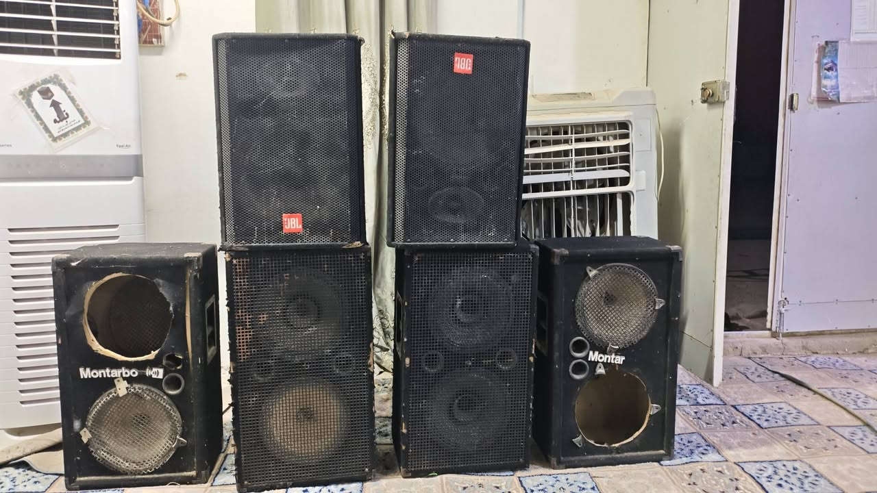 سماعات للبيع ربعه عاطلات بس كفر و2شغالات سعر تصالل على رقم ***********
