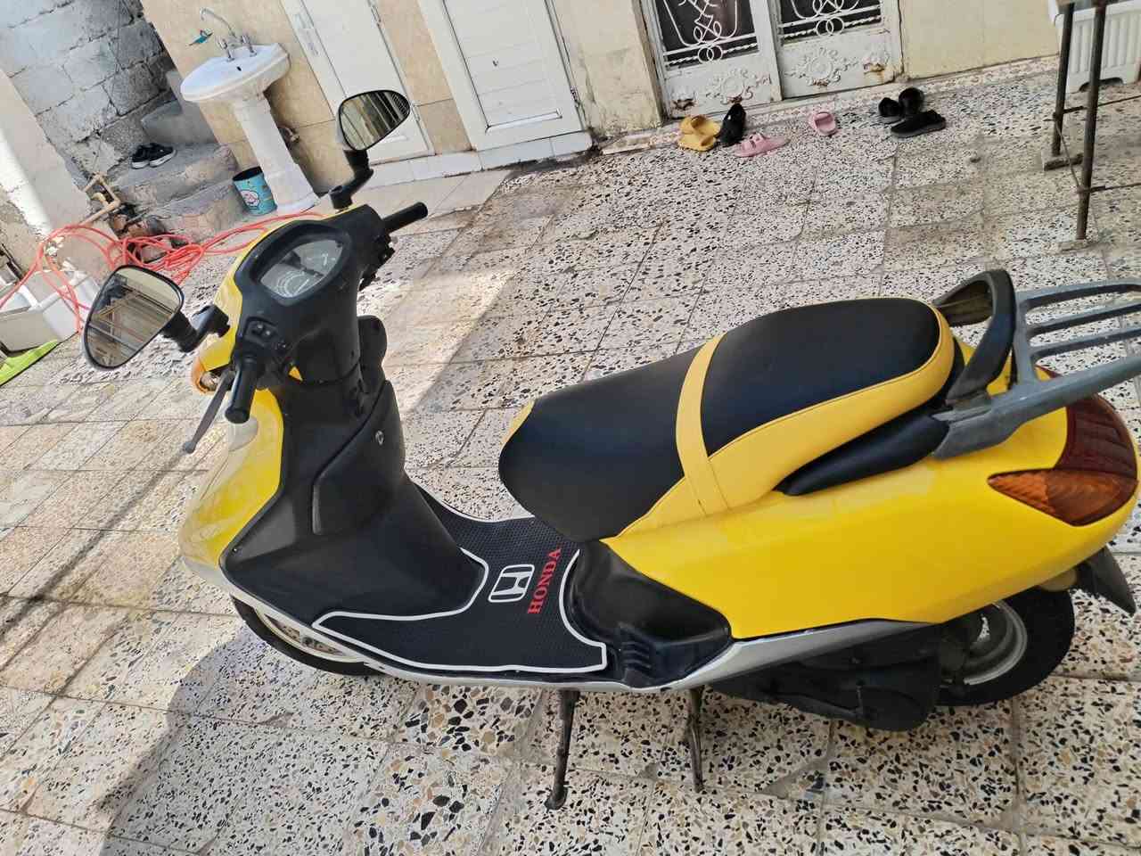 السلام عليكم دراجه سبيسي ماليزي گفرات بلاديه  نضافه ١٠٠ محرك شلعه معدل ناعمه الدراجه مفتوحه مره وحده تونه جفتناها   جاهزه نگره سلف او هندر الكهربائيات كلها شغاله  سلف لايت عالي ناصي  اشاير
باتري توني شاده ٢٢ الف الاصلي٥ امبير
مال دوام شغل سنين اچد امتياز ياباني 20
السعر ٤٥٠ وبيها مجال 
المكان واسط قضاء الحي
***********
