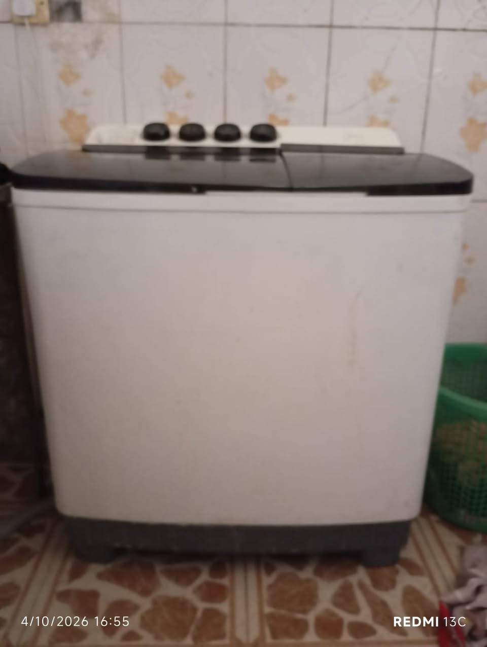 سلام عليكم  غساله لل بيع سعر 150وبيه مجال الستفسار ***********

نص مكتوب في الصور:
- 4/10/2026 16:55 REDMI 13C
- 4/10/2026 16:56 REDMI 13C