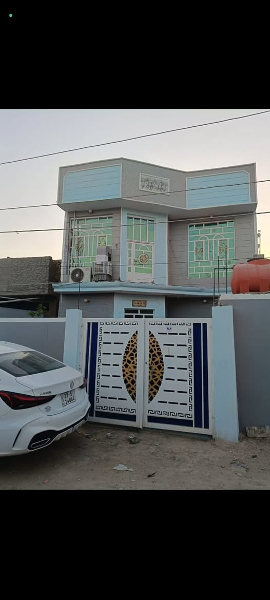 بيت طابقين قرب مدرسة حمائم السلام مرتب كلش مساحته 👈 155م ) ثاني بيت ع تبليط
( 3 غرف  __ هول __ استقبال __ مطبخ __ حديقه ___ كراج سياره __ منضومه مال برينه مجاري __ بناء حديث __ بناء طابوك درجه اولى __ الارضية سيراميك __ السقف صب كونكريت ) 

#الخدمات 👇

1 كيبل ضوئي انترنت ✅ 

2 مولد ذهبي ✅ 

3 جيران ذهب ✅ 

4 بناء حديث طابوك ✅ 

5 السقف صب كونكريت ✅ 

6 الارضية سيراميك ✅ 

7 كراج سياره ✅

8 حديقه ✅

الموقع ابو خستاوي شارع منصور السماك

السعر 👈 ( 50وبي مجال )

#للاستفسار ***********
***********
