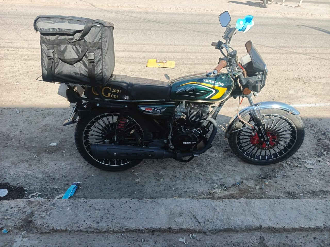 السلام عليكم دراجه موديل 26 سعر السعر 900,000 وبيها مجال رقم الهاتف ***********
