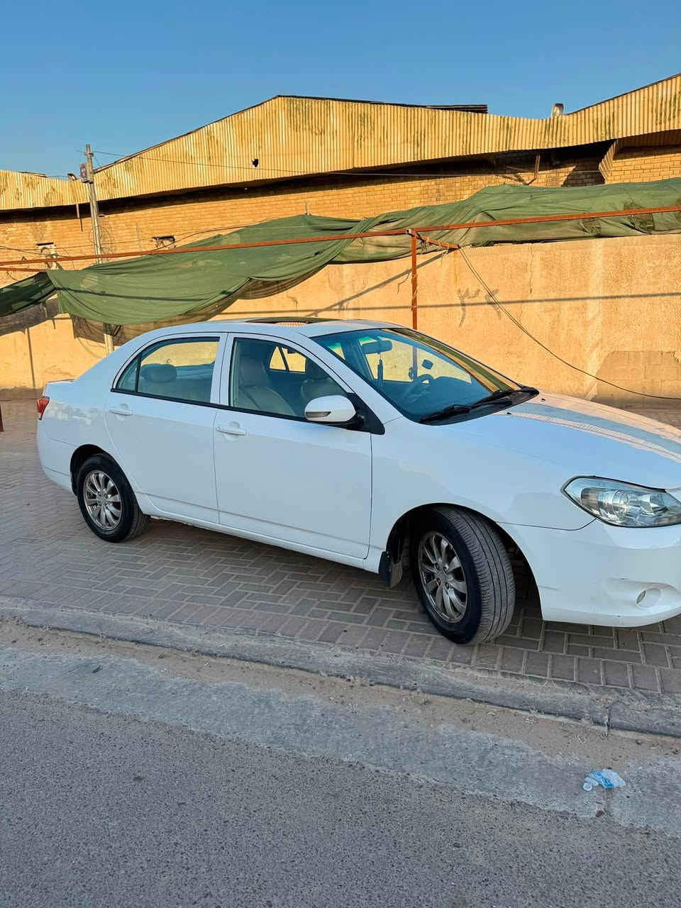 السلام عليكم Byd 2013 G3 مواصفاتها معروفه مكينه وكير جديدات شادها محور كورلا 1800 تبريد شغال مصبوغه حزام الصدر جديد دبلات جدد بيها  رقم انكليزي جديد مصفره غرامات  السعر57 وبيها مجال للشراي العنوان  القاهره رقم للتواصل 
***********
