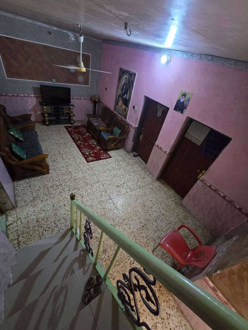 دار سكن للبيع العنوان ديوانيه حي العسكري الثاني قرب جامع الحسين عليه السلام المساحه 200 متر البناء طابوك عكاده طابق واحد يتكون من 3 غرف نوم 💤 وصاله وبراني ومطبخ وصحيات وداخاليه وخارجيه الصطح كاشي ارضيت البيت كاشي البناء درجه اولى عالي عن الشارع سعر البيت 100 يرهم مراوس احسب  الانتفاق ***********
