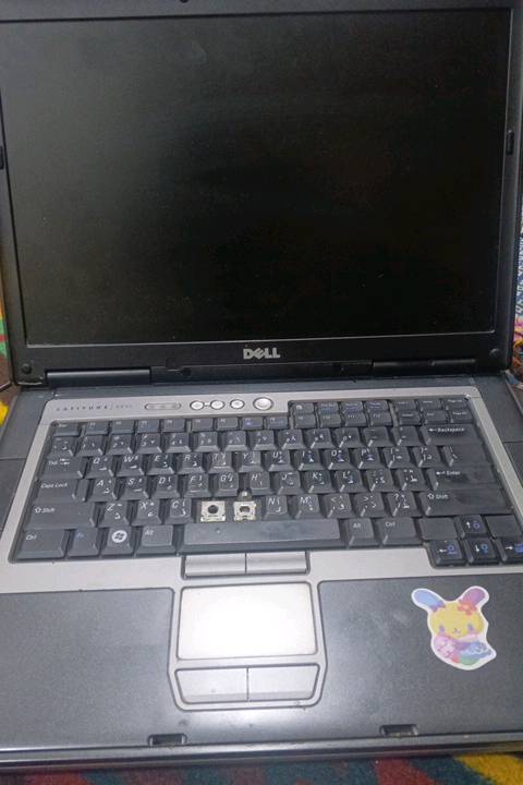 حساب للبيع للتفاصيل راسلنيالمعالج: Intel Core 2 Duo، والخيارات من T7100 ‏1.8GHz إلى T7800 ‏2.6GHz.
الرام: DDR2 بسرعة 667MHz، رسميًا حتى 4GB حسب مواصفات Dell، وبعض المصادر تشير لإمكانية 8GB مع BIOS مناسب.
كرت الشاشة: Intel GMA X3100 مدمج، أو NVIDIA Quadro NVS 135M / 140M حسب النسخة.
الشاشة: 15.4 بوصة، وكانت تتوفر بدقات 1280×800 أو 1680×1050 أو 1920×1200.
التخزين: SATA HDD، وكانت الخيارات الأصلية 60–160GB.
المنافذ: 3× USB 2.0، VGA، S-Video، FireWire، منفذ شبكة، مودم، سماعة وميكروفون، وExpressCard.
الواي فاي: 802.11a/b/g، وبعض النسخ تدعم Draft-N.
البلوتوث: اختياري، Bluetooth 2.1.
الوزن: حوالي 2.7–3 كغم حسب التجهيز.
الشاحن:   90W الرام 4 و حاسبه نضيفه 
