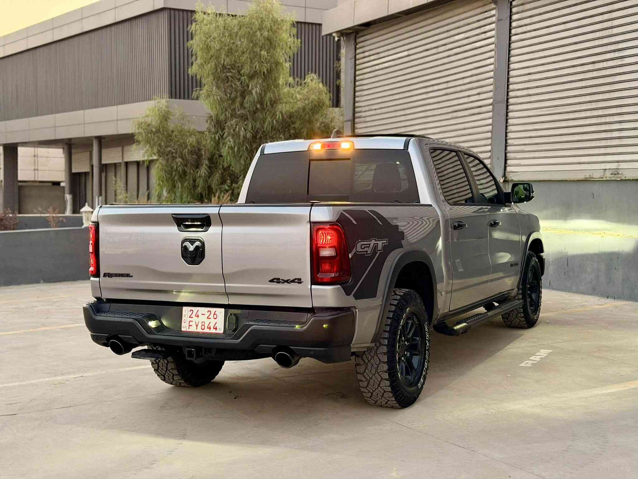 ram rebel gt  2025
شاشه تيسلا 
بنوراما 
كير طرح 
عداد الكتروني 
شاشه لنفر سكن 
كشنات جلد تبريد و تدفئه
تشغيل عن بعد 
صندوق كهرباء 
شاحن وايرليس 
محرك 6 سلندر توين توربو 
ماشي 13 الف 
كاتي مواقت يترقم اربيل سليمانيه دهوك 
بجم كبس سونار بلمنشور مع صور حادث
ايرباك سليم 
مكان سياره كركوك 
سعر 450 
***********

