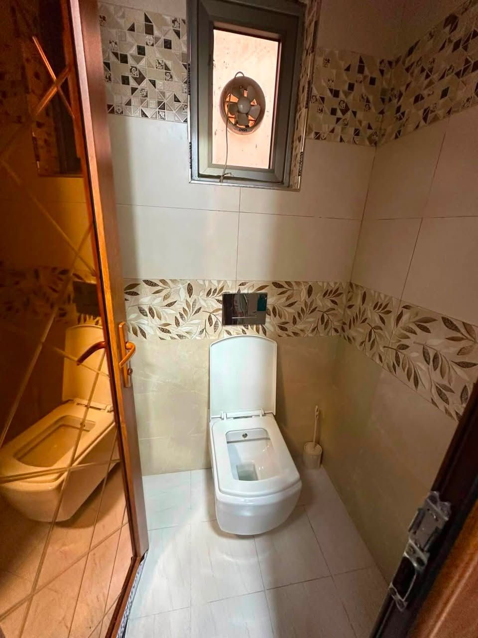 � للإيجار في السيدية
✨ دار سكني درجة أولى

📐 المساحة: 150 م²

📍 الموقع: السيديه – مربع ال 400

🔹 المواصفات:

 • 3 غرف نوم

 • صالة

 • مطبخ

 • 3 (خدمات)

. كراج لسياره

💰 الإيجار: مليون و300 ألف دينار عراقي

📞 للاستفسار: ***********

مكتب حلم عقاري

📍 الفرع الأول: السيدية – الضباط – شارع الكويتي

📍 الفرع الثاني: السيدية – التجاري – شارع40
