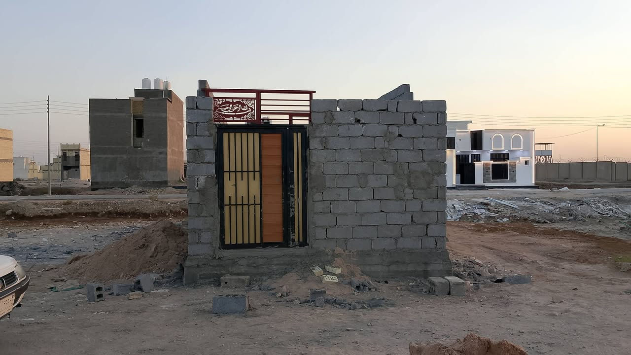 🏠 هيكل بلوك للبيع في كربلاء –50متر
قياس القطعه 4.28×12.5
📍 الموقع: مجمع حي الجامعة – خلف جامعة كربلاء
📜 الطابو: زراعي – سند 25
⚖️ إقرار محكمة
💧 ماء متوفر
⚡ كهرباء متوفرة
🛣️ تبليط شارع بعرض 8 أمتار
🚰 مجاري متوفرة
🕌 يبعد حوالي 10 دقائق بالسيارة عن الإمام

💰 السعر: 19مليون دينار عراقي

📞 للاستفسار والتواصل:
***********
📱 اتصال – واتساب – مراسلة الحساب

البيع مباشر.
ملاحضة الشارع تبليط لكن غير واضح بسبب تراب العمل

نص مكتوب في الصور:
- اسواق ركن الجامعه فريحه