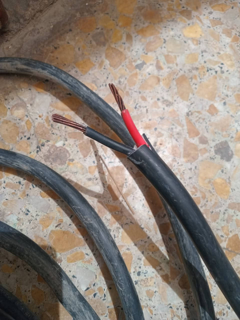 كيبل للبيع سعودي الاصلي  2×6طول 18متر بغداد  ***********
