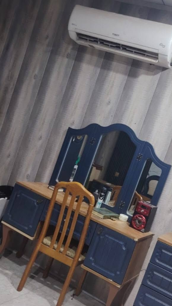 سلام عليكم غرفه للبيع سعره 300 الف بيه مجال اني مشتريه ب750
مكان حي الجهاد ***********
