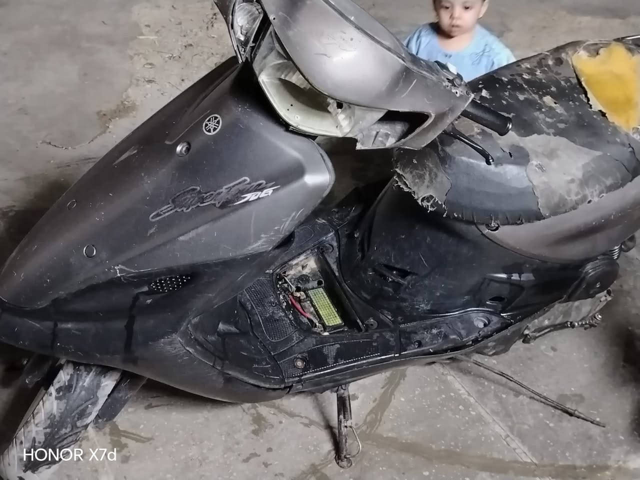 سلام عليكم ماكس قجمه للبيع دراجه متروكه يعني ابيعلك كوم حديد بس دراجه شغاله هندر واحد لا تنقيص ولا تبخير سعر 200وبيه مجال بكاني بغداد شعب رقم***********
