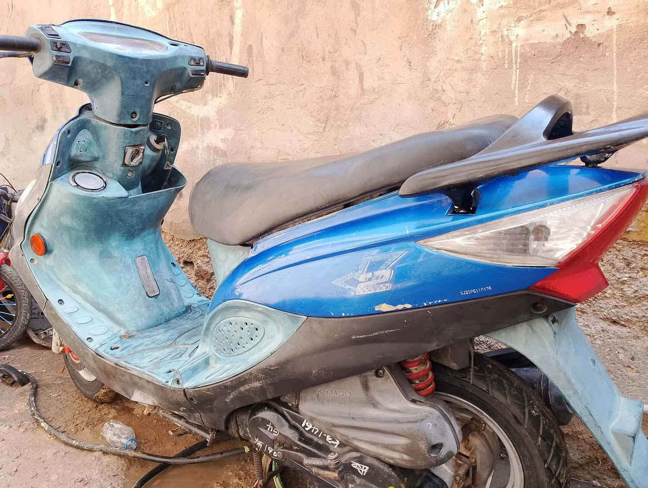 السلام عليكم كامكو في تو محورة كابريتر مكينه جي فور جاهزة نفس ما واضح بصورة نضيفه  مديل 13 كهربائبات كلهة شغاله مابيه نقص السعر 400بيهة مجال حك  بسيط حك الجيه المكان قضاء الرفاعي الاتصال ***********

