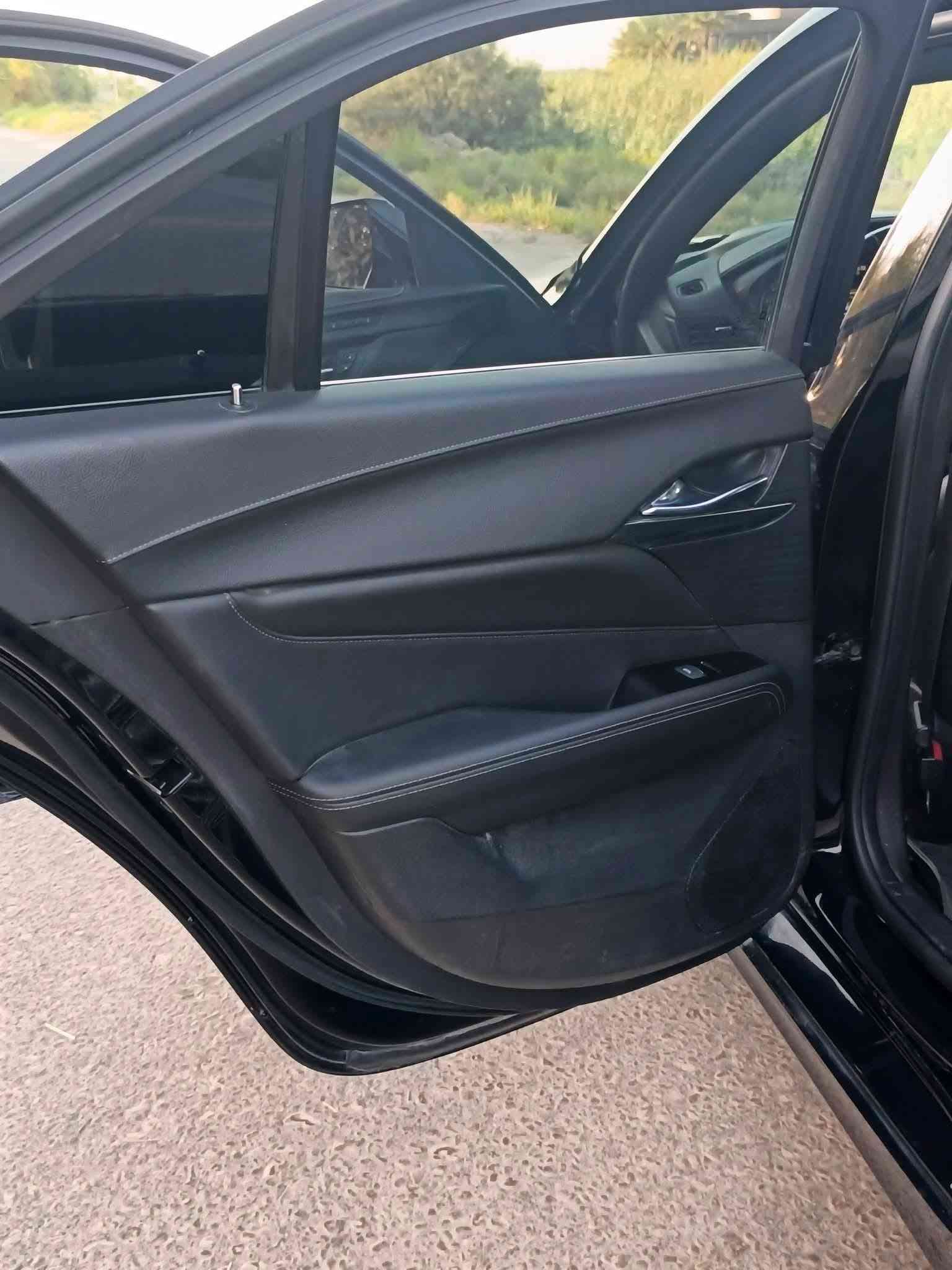 سلام عليكم
كاديلاك ＣＴ4  
موديل 2023.   بسمي شخصين
سيارة ممفتوح بيهه برغي لا حداديه ولا مكينه ولا كلشي السيارة ماشيه 
47ألف كيلو فقط فقط
حادث بنيد وجاملغ   

مكينه اربعه سلندر توين توربو المرغوب دفع خلفي  

السياره تجي فئه لاين مختمه تجي ٢٩٠ حصان قويه كلش 
كير ٨ نمر 
نقطه عمياء 
اوتو هولد 
شاشه گار بلي 
سايد بريگ بصمه 
اطفاء ذاتي للمحرك 
حساسات وكامره 
٤ وضعيات + ٣تراكشنات
اناره امامي خلفي ｌｅｄ 
تبريد قطعتين
كشنات تدفئة تبريد 
شاحن لاسلكي موبايل
شاحن لل بصمه   ن
اي ستفسار ***********مكان حله   
بيع او مروس حسب القناعه  سعر مناسب
