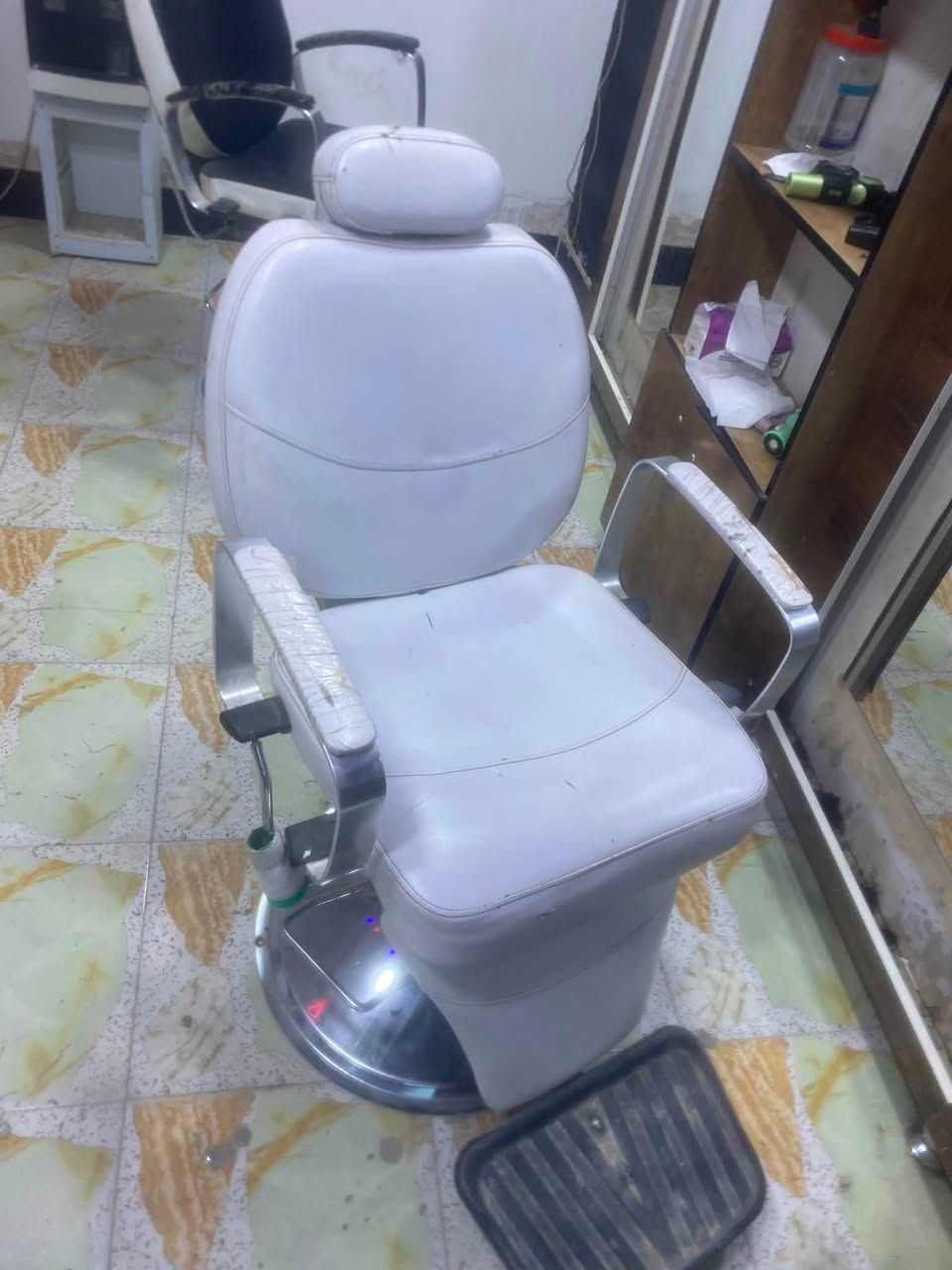 غراض حلاقه للبيع  جميع الغراض بيعة واحدة السعر 350 العنوان كربلاء الحر 
***********

