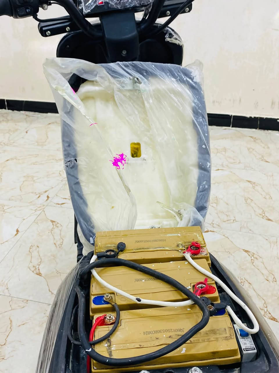 آر ١١ ٢٠٢٥ • ٦ بطاريات ٣٣ أمبير • نظيفه