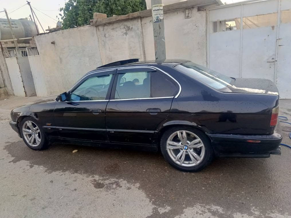 سڵاوی خوای گەورە تان لێبێ BMW ئاڕم پلاستیک هەولێر بە شەرتی ئەوەلیەت موس بڕاوە بەشەرت شتێکی بەسیت لێدرانی هەیە شایانی پاسکردن نیە مودیل 91  گێڕ مەکینە بەشەرتی 10 فیتەر تەبرید یەک چرکە مەی کوژێنەوە دو جام کارەبا توند و تۆڵ وەک تۆپە لاستیک فڕۆشتن و گوڕینەوە هەر چیەک بێ با هەیکەلیشی ناشزین بێ بەس ئاڕم بێ کێشەم نیە ... ژم *********** شوێن دەورو بەری ڕانیە رانية, السليمانية
