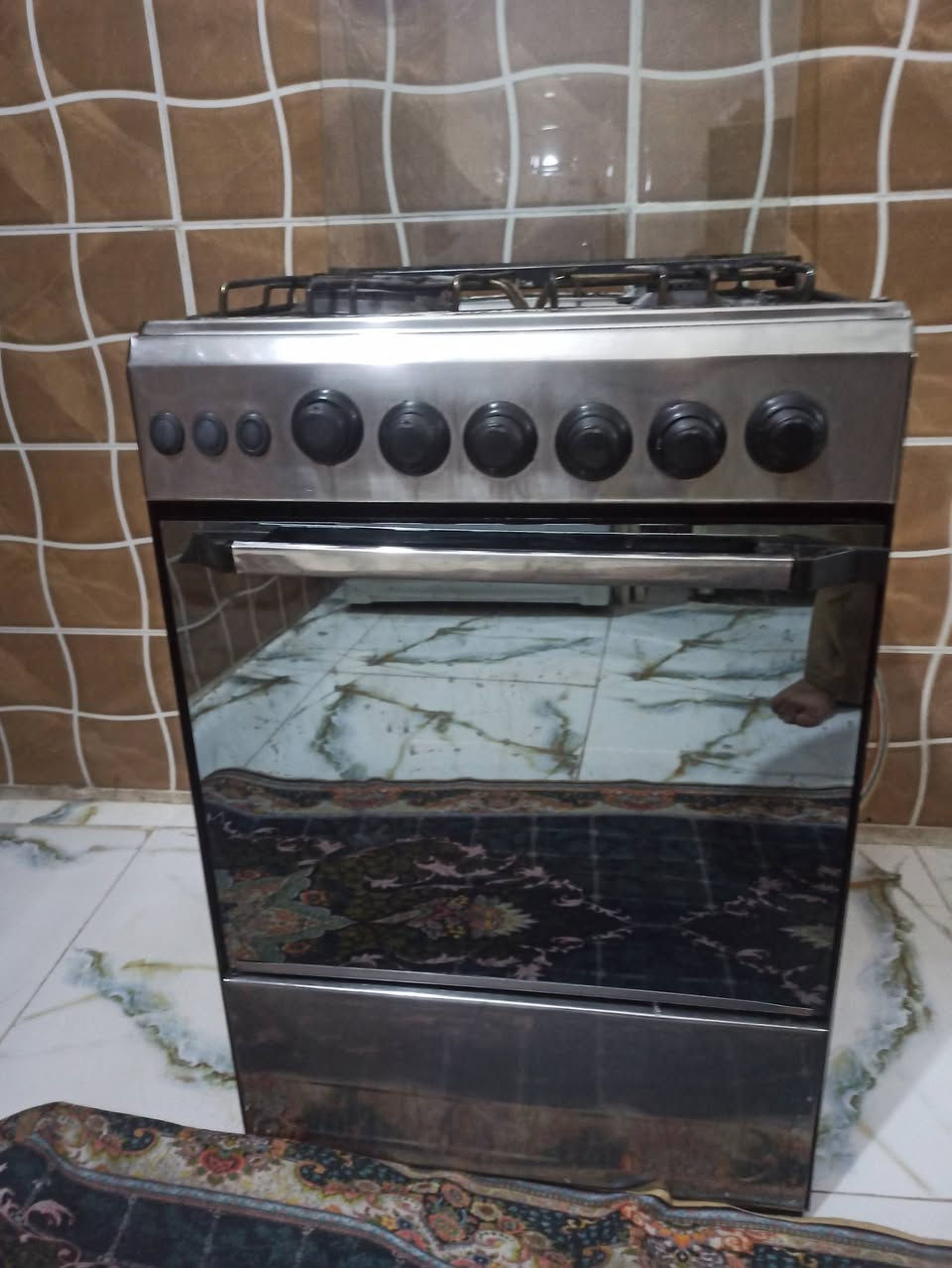 طباخ مصري 4مشاعل معه الفرن شغال مابي اي ظرر نار زركي شوفت عينك للبيع السعر 80وبي مجال للشراي. ***********
