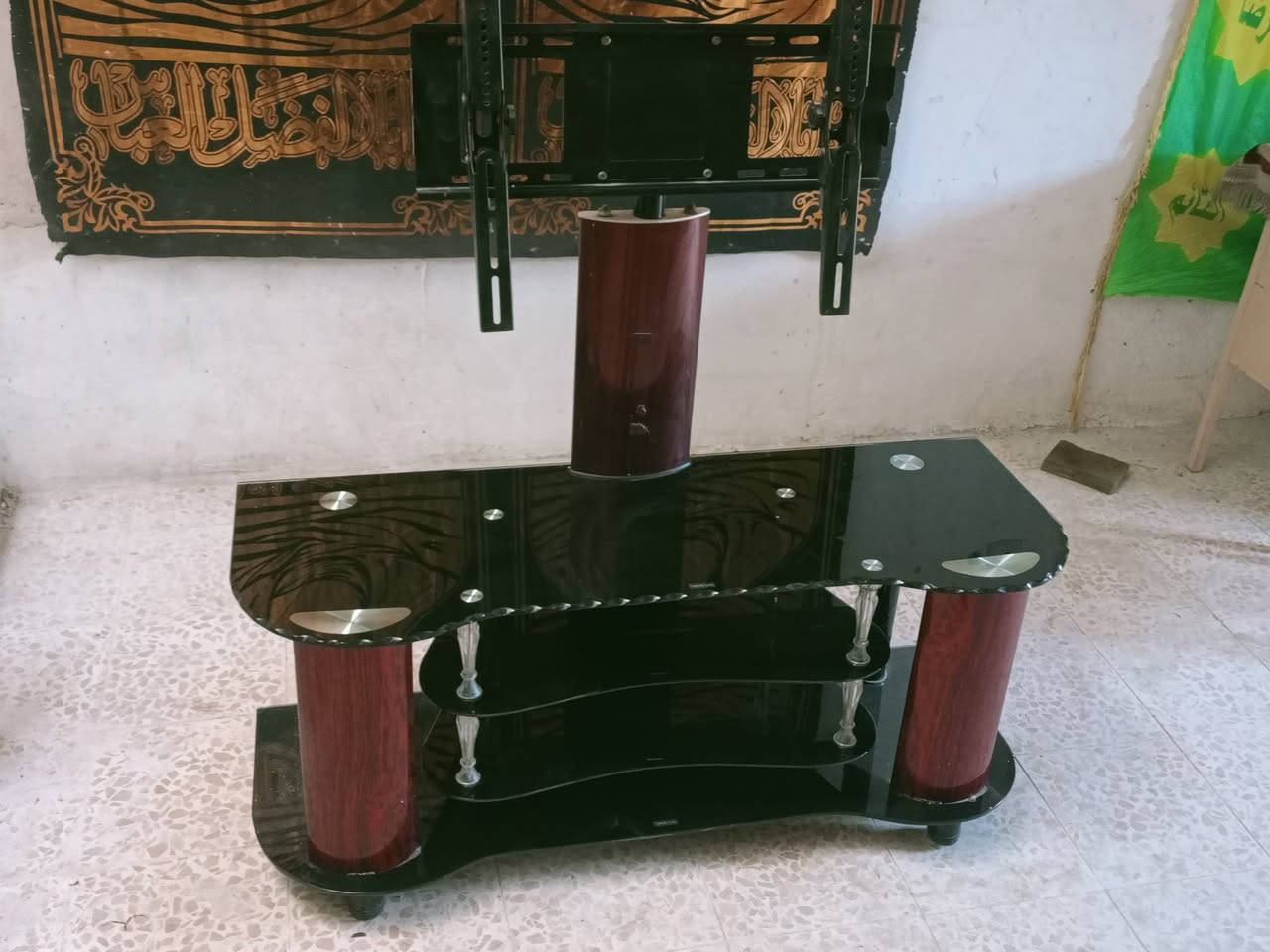 ميز بلازمه للبيع نضيف او جديد ***********
