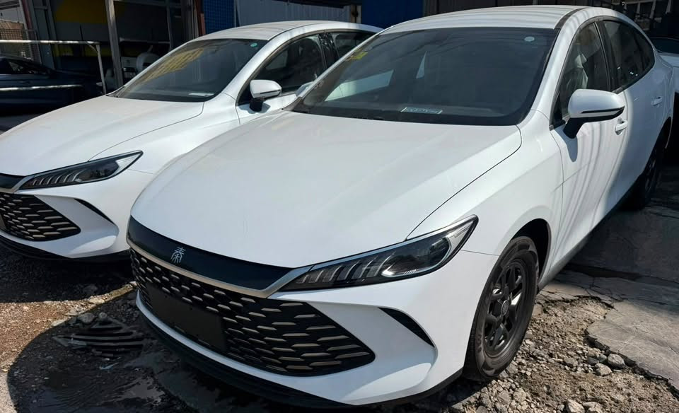 السلام عليكم
متوفر   BYD QIN PLUS 2025 🚘
داخل زيتوني
مرقم بغداد جاهز  تحويل ثاني يوم 
صفر كيلو متر 
السعر 20 مليون 700 وبيها مجال للاستفسار الاتصال
***********
