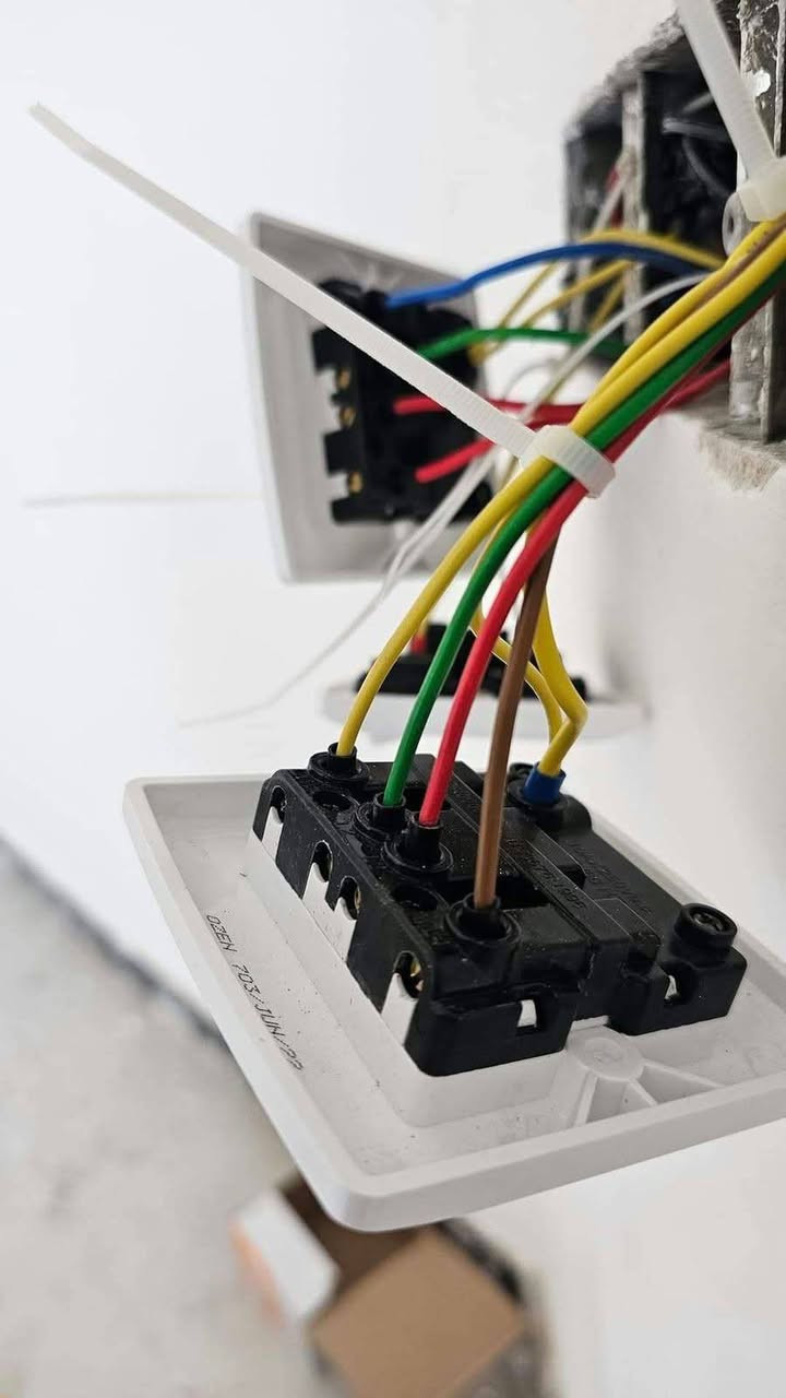 ⚡ شغلك علينا… وراحتك تهمنا ⚡
🔌 تأسيس كهرباء باحتراف
🛠️ صيانة وإصلاح الأعطال
🚿 تأسيس ماء وصحيات
🏠 شغل مرتب • دقة • جودة

📞 للحجز والاستفسار راسلونا الآن

@highlight
