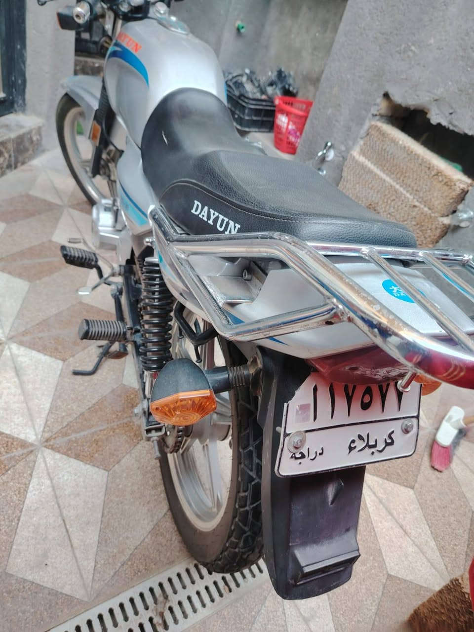 السلام عليكم دايوان للبيع موديل ٢١ مطلعه ب٢٣ ماشيه ٦ الاف رقم كربلاء سنويه لل٢٨ دراجه كفاله عامه زيرو وحيل جديده ومعتني بيهه تشغيل علريمون كلهه شغاله الدراجه تايرات جدد قبل سبوع شادهن سعرهه ١٣٠٠ وبيهه مجال بصيط مكاني كربلاء ( ***********)
