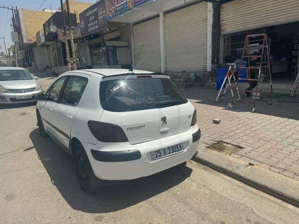 السلام عليكم
سيارة للبيع فقط
بيجو 307 فرنسي
موديل 2005 مرغوب
كير محرك تبريد شرط
رقم كركوك سنويه جديد  (مشروع وطني)
بيها جم قطعه صبغ اني ابيعها حزام
عنون كركوك شوراو
دفتر بنزين بل جديد ضايع
سعرها 52 وبي مجال
 اتصال صاحب سياره (***********) كركوك, العراق
