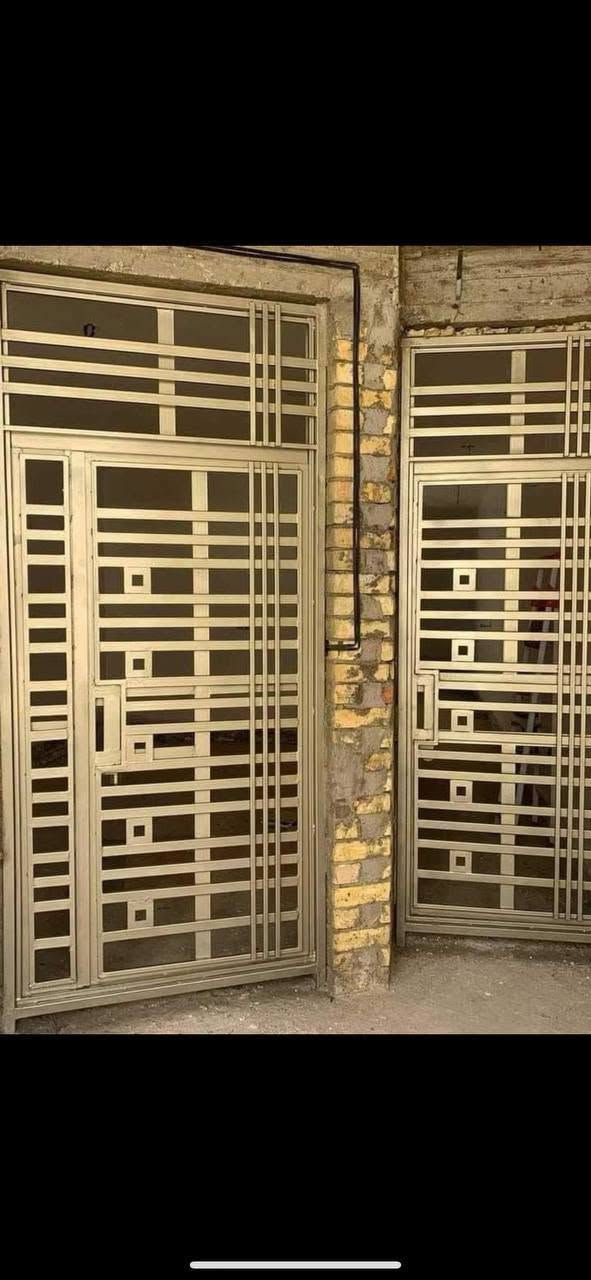 السلام عليكم يوجد لدينا تفصال جميع الديكورات  بيبان شبابيك محجرات قمريات جملونات كرفانات ب انواع الحديد الثقيل ولخفيف لللأستفسار ولمعاملة اتصل👈🏻*********** او راسل واتساب بما يرضي الله ورسوله وأمير الموأمنين
