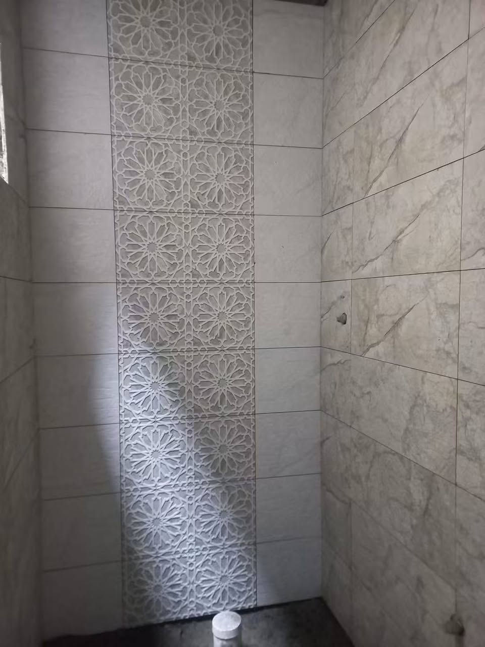 سلام عليكم كادر سيراميك جدار شغل درجه اولى واسعار مناسبه شغل داخل الموصل  فقط (***********) بي وتساب
