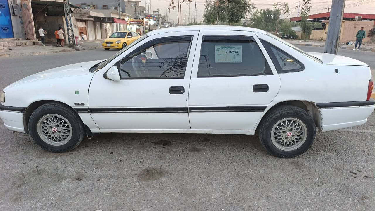 اوبل حجم ١٦
موديل ١٩٩٢
شرط التحويل
شرط الكص والكلب
بلا ضربه 
السقف بي اشويه تلكيطات
السعر٤٠ وبيها مجال قليل
موصل الأيمن 
*********** واتساب
***********
