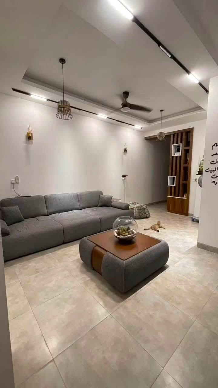 🏘️دار #للبيــــــــــع #    

المــــوقــــع حي القدس   
دار بناء حديث مودرن  واجهة 5 م 
نزال  25 م
يباع مع الأثاث 
_________________
المساحــــــة // 125 م  #طــــابـــو #صـــــرف طابقين يحتوي 3  غرفة نوم #
_________________
🧱🏗️ #الطابـــــــــــــق #الأرضــــــــــي
غرفة نــــوم عدد (1) + أستقبال + صالة + مطــــــــــبخ + مجمــــــــــع صحـــــــــــيات  + منور 
🧱🏗️ #الطابــــــــــــــق_الثانــــــــــــــي 
(2) غرفة نوم نضام سويتات 
___________________
للأستفســـــــار ⬇️ 
___________________

#مكتـــــــــب
                🏘️ الواحة الخضراء لتجارة العقار 🏘️
#الكــــــــائن

☎️ *********** للأ تصال أواتساب 

    _شارع_الموظفين _مجاور _ فلكة السفراء_ @أبرز المعجبين 
        
____________________________________________ @
