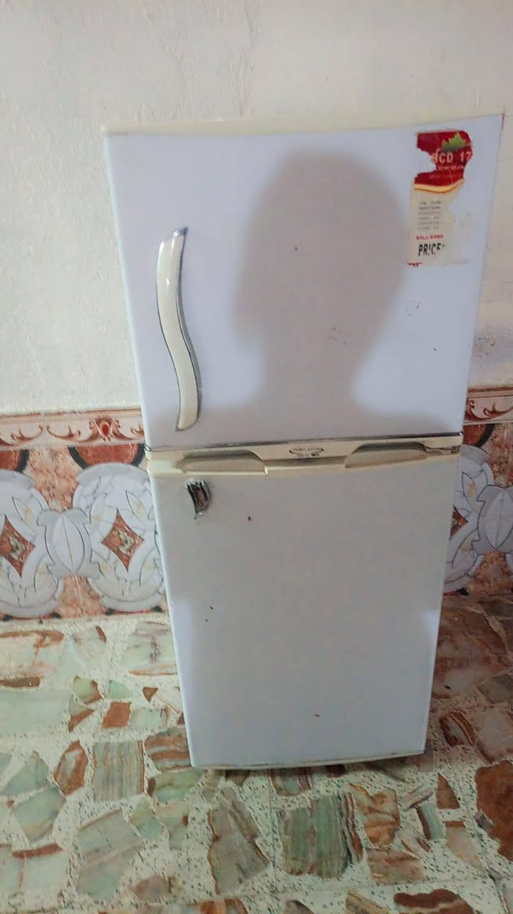 ثلاجه شغاله للبيع ناصريه  حي الشهداء ***********
السعر 60 الف
