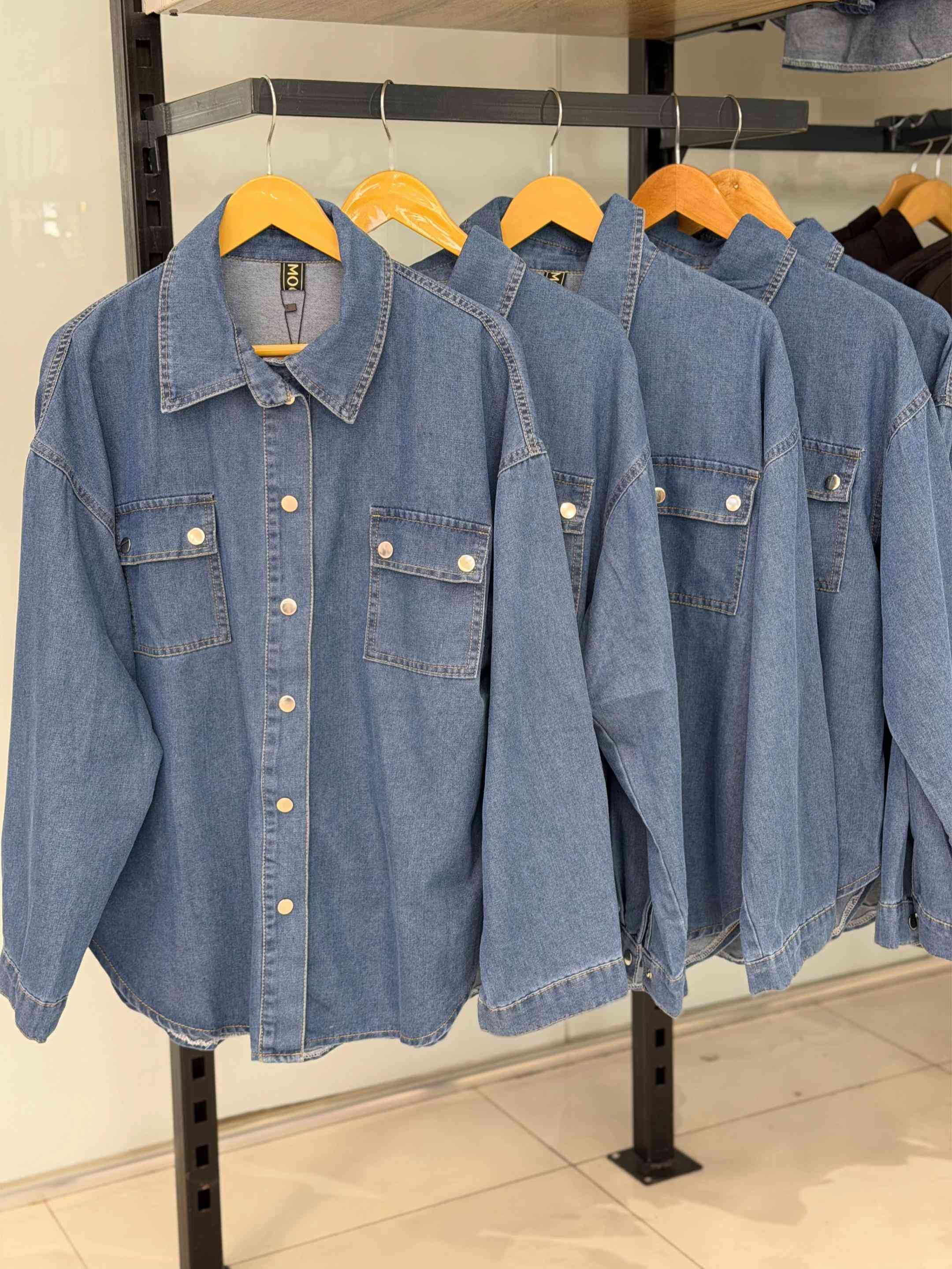 قميص جينز بسعر 16,000 فقط ❤️‍🔥 قياسات : M,L,XL  السعر : 16,000 فقط  خامة جينز ثقيلة 🧵 #مجمع_كوين_فرع_الموصل 📩 راسلونا للطلب والاستفسار  العنوان : الموصل - حي النجار - مقابل تودي مون هاتف 📞 : *********** 🚚 خدمة توصيل متوفرة لكل العراق
