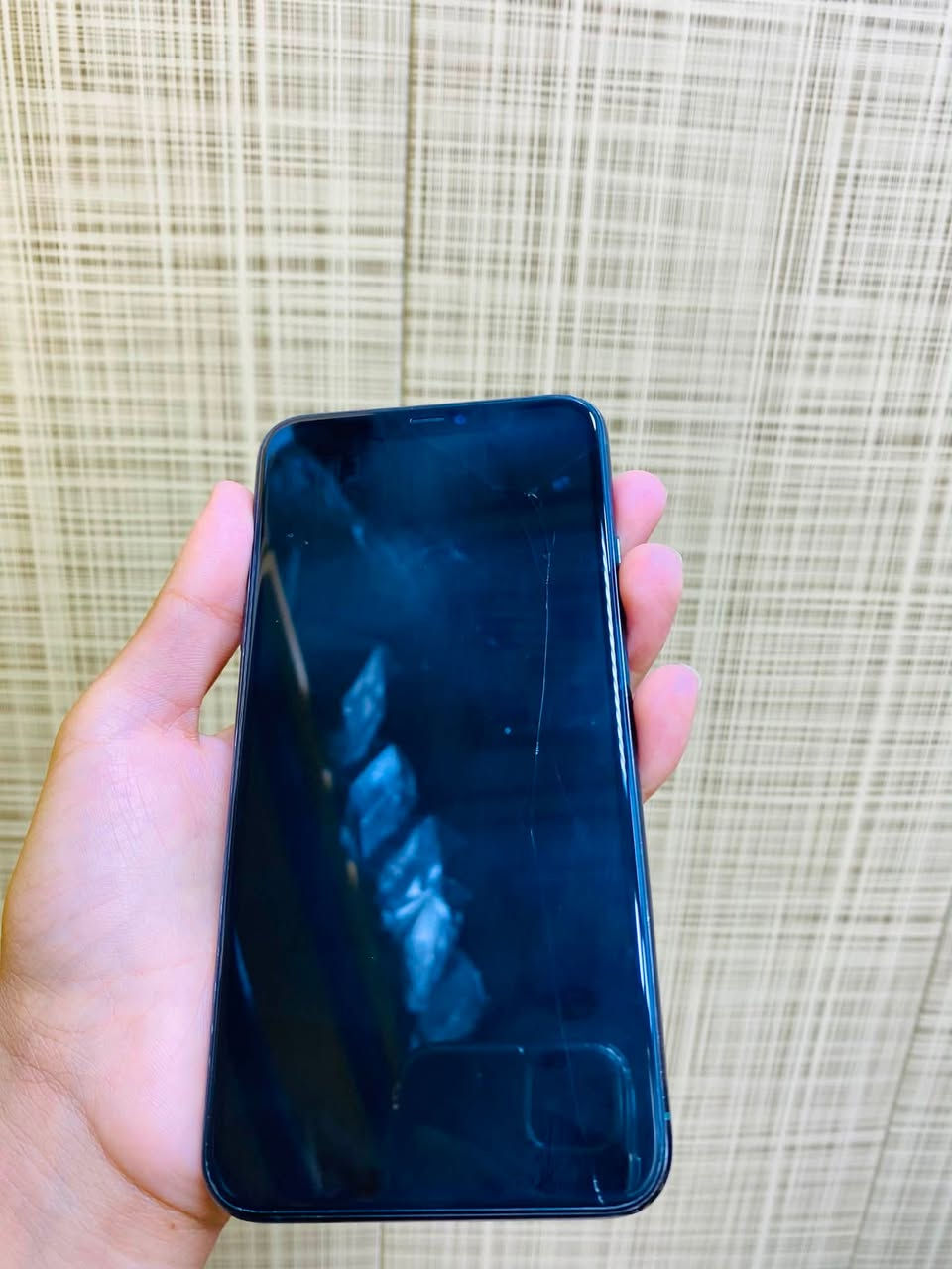 يا الله
ايڤون ١١ برو ماكس
مستبدل شاشه اصليه فقط ++ بيها فطر
بطاريه ٧٣ حيل حلوه بل شحن
الجهاز نضافته شوفت العين
ذاكره ٢٥٦ 
فرمت حدث صوت اتصال كله شغال
السعر ٢٢٥ وبي مجال
هـ ***********
مكاني رمادي شارع السينما
