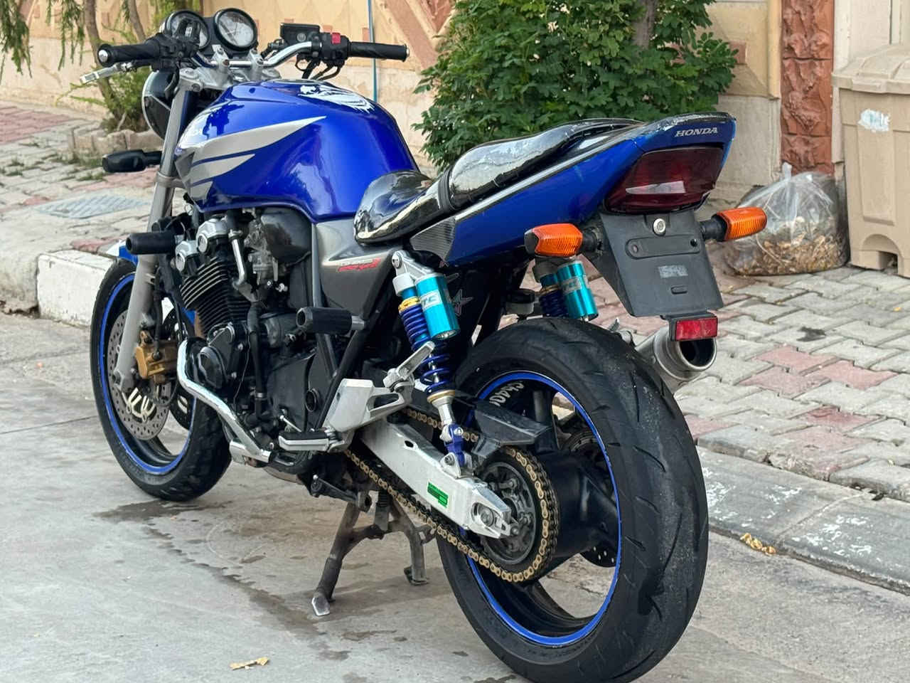 سلام عليكم
CB400 جیل ثاني تعليمي 

دراجە کفالە عامە من صبغ من الفتح من كهربايات  دراجه بدون عيب كمرك منفيس مدفوع وياها ٦ ورقه مديل2006  تايرات جديد وره و كدام  مكاني (ديالى خانقين) رقم. ***********
سعر خاص
