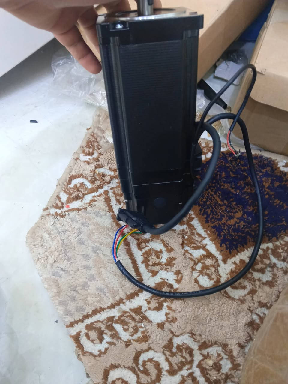 قطعة ثكيل يطلع وزها تقريبا 20كيلو إلي مهتم ينطي بيها سعر
