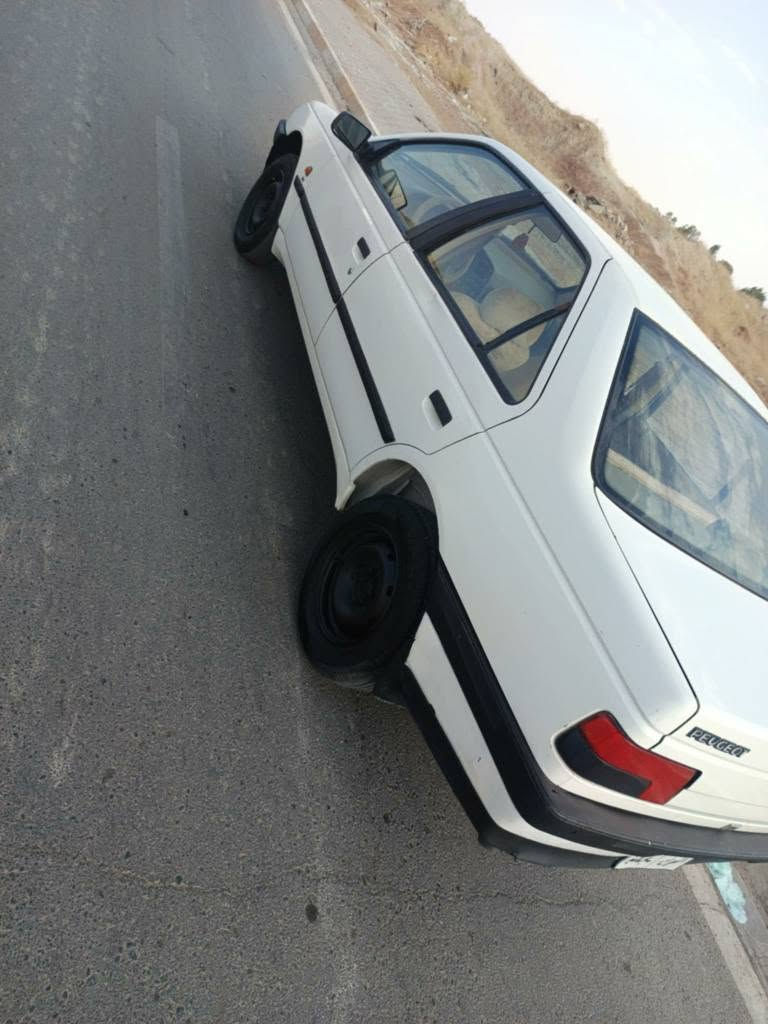 بیجۆ 405       2009  گراین شەفتمرغوب
***********
 ناوزەرد  جام کارەبا 
گێرو مەکینەو تبریت بە شەرت 
چوار بستۆن
دەعم و لێ دراوی نیە دو پەڵەی بجوک بۆیاخی هەیە 
سەیارەی دەستی خۆمانە زۆر دەمێکە لامانە 
بەناوی خۆمەوەیە  
کارتی بەنزینی کرکوکی هەیه 
تحویل و غرامەی بەشەرت 

42$ کەمیک مجال 
کرکوک
*********** السليمانية, العراق
