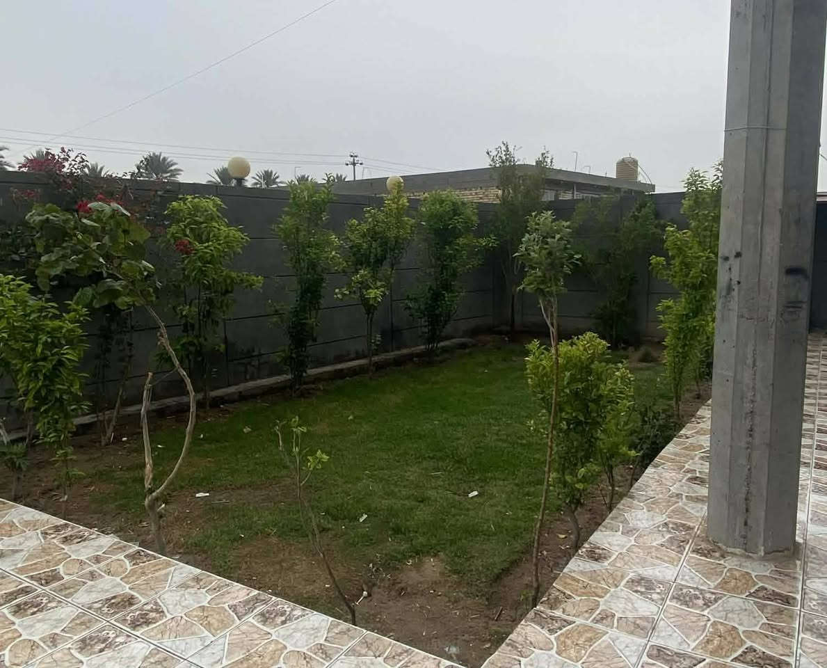 بيت طابقين ٤ غرف نوم بناء طابوك حديث مع حديقه اماميه بمساحه كليه ٣٠٠ متر بيع او مراوس طابو زراعي موقع حله ورديه خارج منطقه البعرنوس ثاني قطعه عن التبليط منطقه سكنيه هادئه لاستفسار اكثر اتصل *********** مع وتساب

