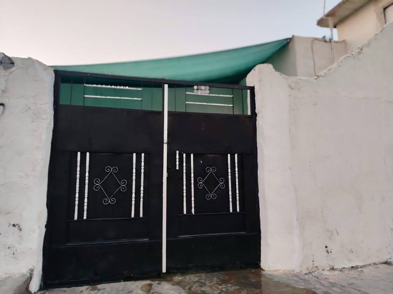بيت طابو صرف للبيع شرط التحويل 
مساحته 150 م مربع 12 *  12.5
غرفتين واستقبال ومطبخ
بناء قديم
المنطقة حي الطين قرب مدرسة شمس العراق
السعر 52 مليون وبيها مجال

***********
***********
