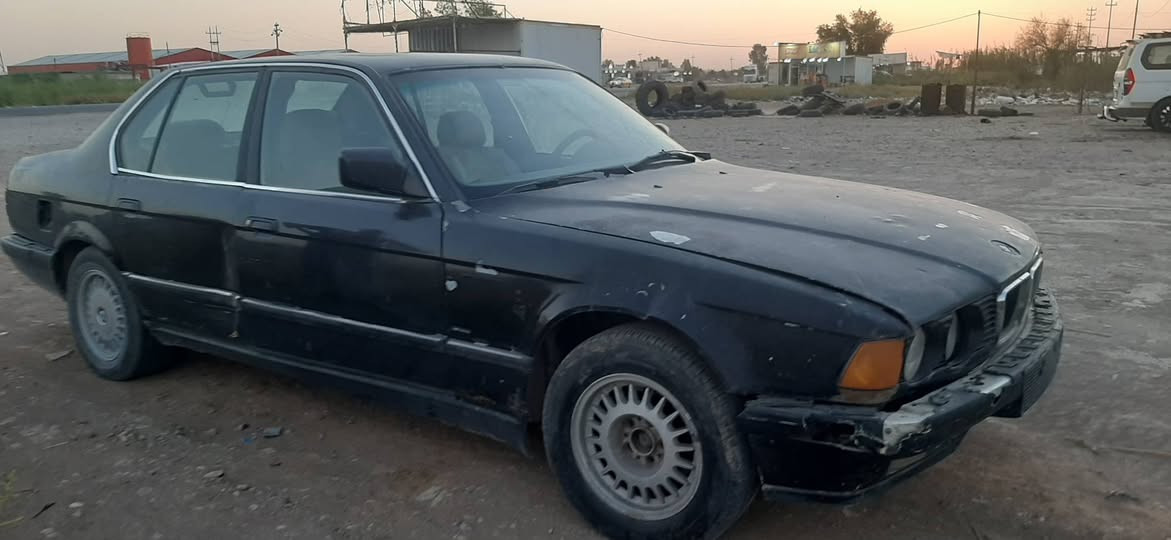 1موديل 92
2مكينه 30 مسكر دبل فانوص
3 سياره مال تعمير
4كير و مكينه. بل جيس  كير عادي 
5دواخله تعبانه 
6سنويه صاقطه ورقم صدامي 
7سياره باسمي
 8كرهبايات كله شغاله 
9السعر 25 وبيها مجال سياره عظمتها حلوه@
10 رقم الهاتف / ***********
