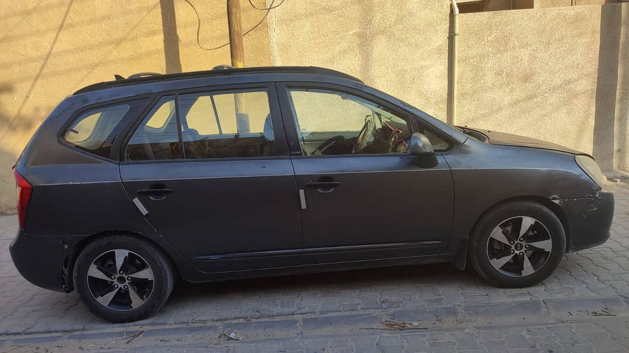 كيا كارنزا 4 سلندر محرك دوش 2000 السياره بسمي مشروع وطني رقم واسط السياره بكربلا 7راكب كير محرك كهربائيات حداديه جيده جدا صبغ حزام بيها بيهه ضربات السعر 77 وبيها للشراي  وات ساب ***********
