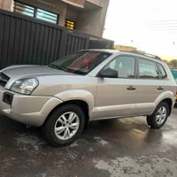 للبيع فقط توسان 2009 رقم بغداد انكليزي سنويه جديده 2031 خليجي محرك 200...