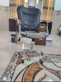 كرسي • حلاقة • مستعمل