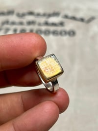 خاتم عقيق يماني مربع… فخامة التراث بأجمل تفاصيلها 🤎💎  من أجمل الخامات ...