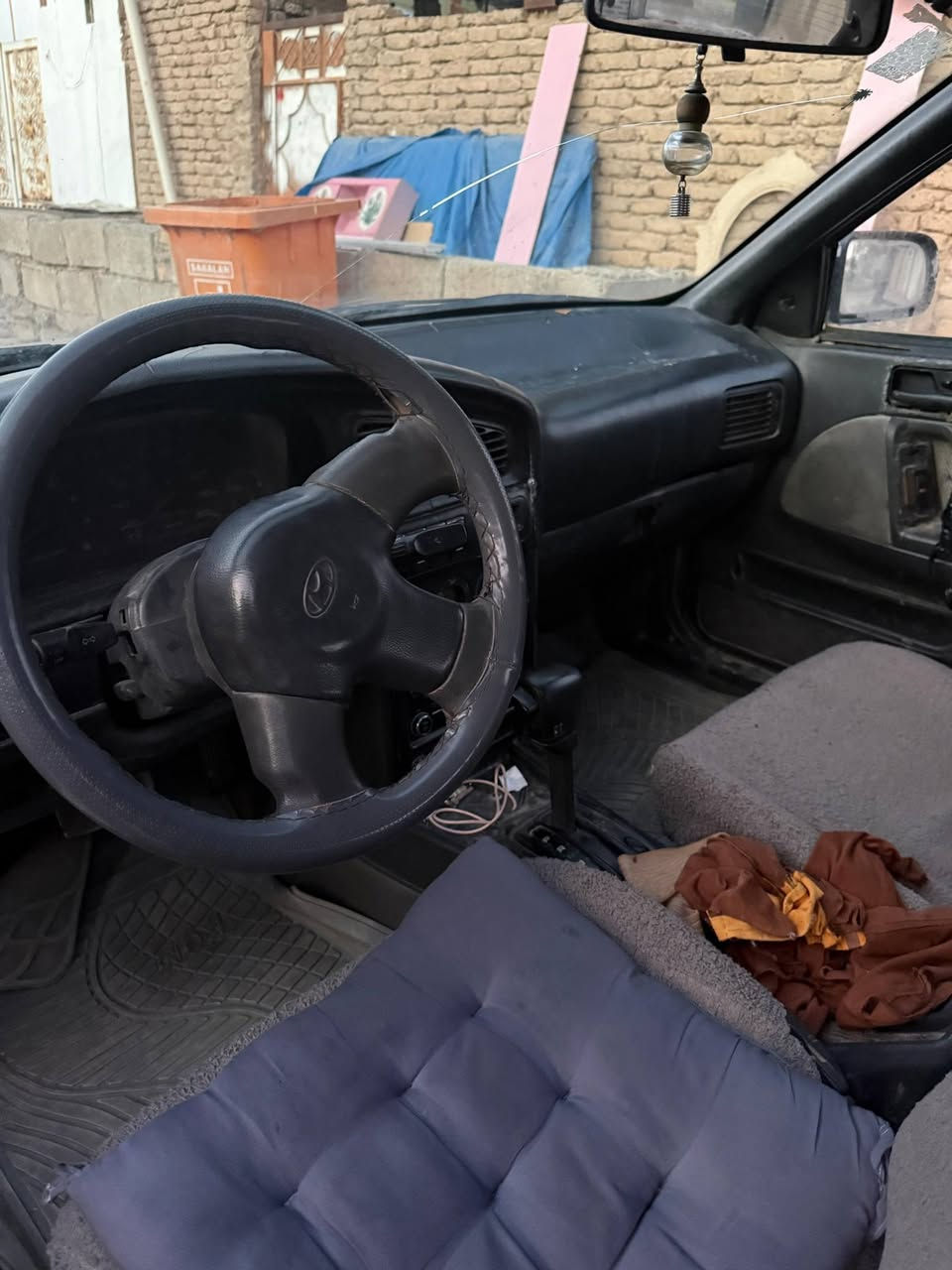 هونداي انترا موديل1993 محرك 1600 محرك والكير ما مفتوح رقم الأماني +تبريد  شغال نضافه فول سعر 30 وبيه مجال 
*********** عنوان سامراء
